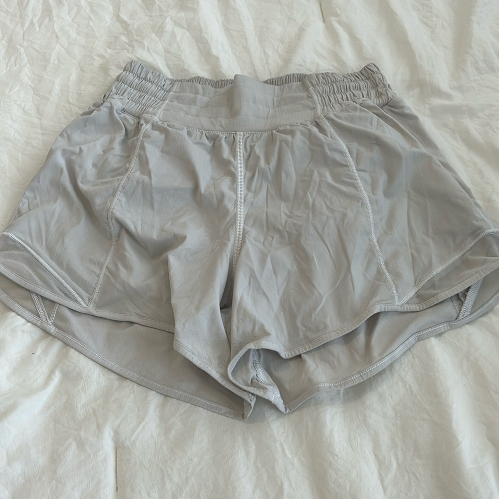 lululemon high rise 4” white hotty hot shorts